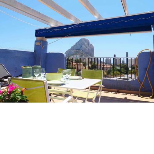 Apartamento con vistaspiscina abiertagran terraza privada tv aa y wifi
