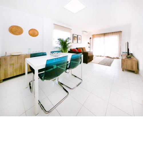Apartamento de 2 Suites Amplio y Céntrico