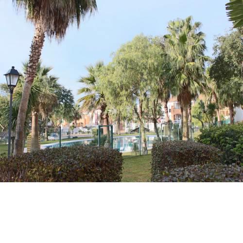 Apartamento de planta baja con piscina comunitaria
