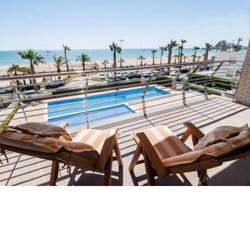 Apartamento Deluxe en Primera Linea de Playa Norte. Peñiscola. Piscina, ascensor y parking.