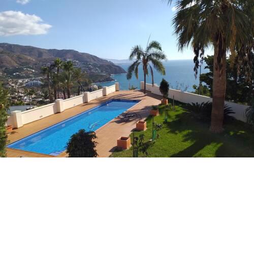 Apartamento doble con piscina y vistas panorámicas al mar