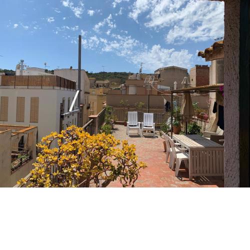 Apartamento en casco antiguo, al lado de playa, Rambla y Monasterio, con acceso a terraza ajardinada