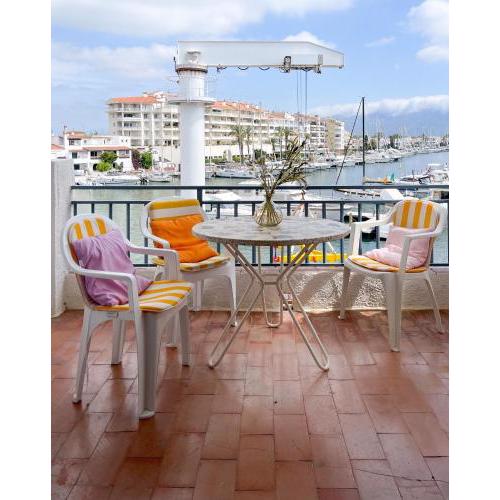 Apartamento en el puerto con terraza grande