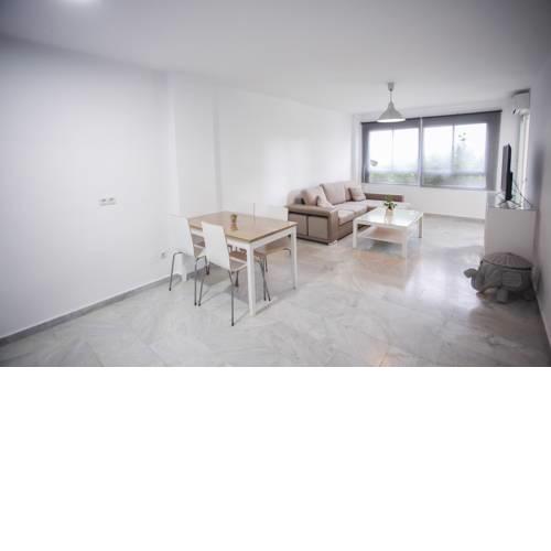 Apartamento en la Carihuela con Piscina y Parking, al lado de la Playa