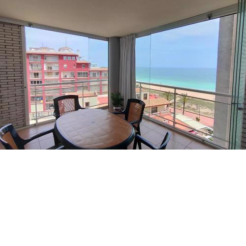 Apartamento en la playa con piscina