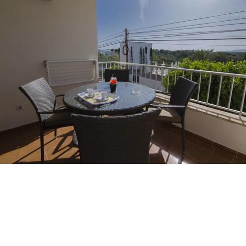 Apartamento en primer piso con grandes vistas y a cinco minutos de la playa.