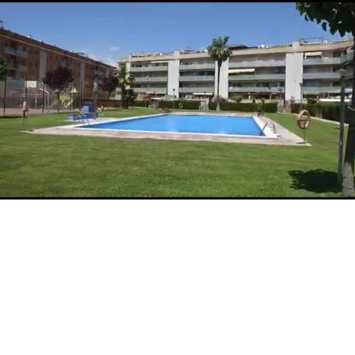 Apartamento en primera línea de mar con piscina