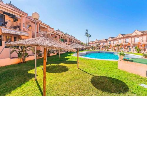 APARTAMENTO EN URBANIZACIÓN AL-ÁNDALUs CERCA DE LA PLAYA DE LA BARROSA