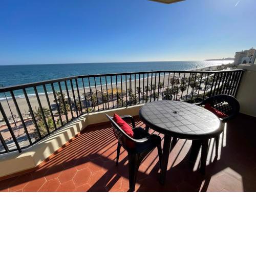 Apartamento frente al mar Primera linea de playa Apartment with 2 bedrooms Beachfront