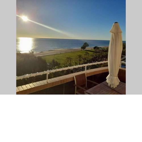 Apartamento frontal en primera línea de playa en Marina dor