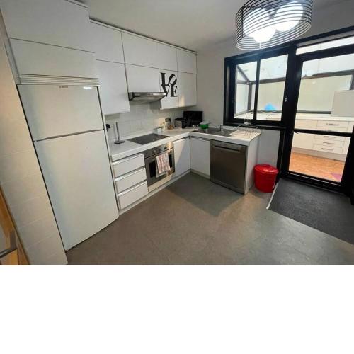 APARTAMENTO GRANDE 2 HABITACIONES Y TERRAZA