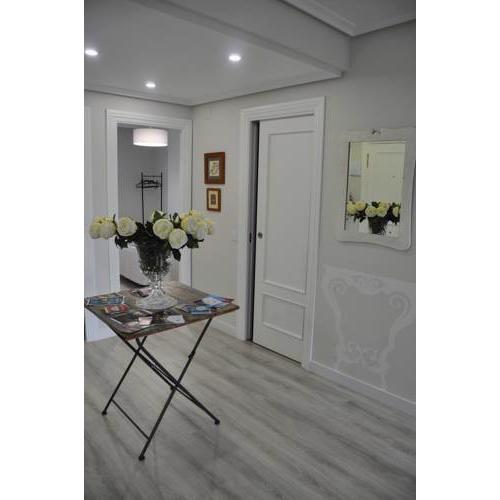 Apartamento La Estambrera II con Desayuno Wifi y Aire Acondicionado incluido