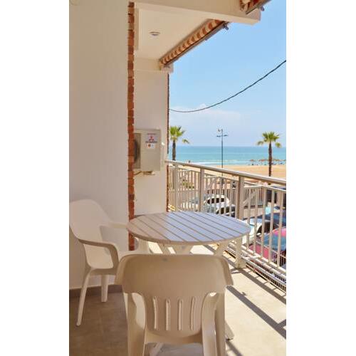 Apartamento luminoso frente a la playa. Av. Papa Luna