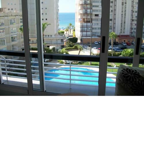 Apartamento Mediterraneo, en pleno centro, en la Plaza Triangular, soleado, con jardines, piscina y la playa enfrente, andando, con garaje comunitario