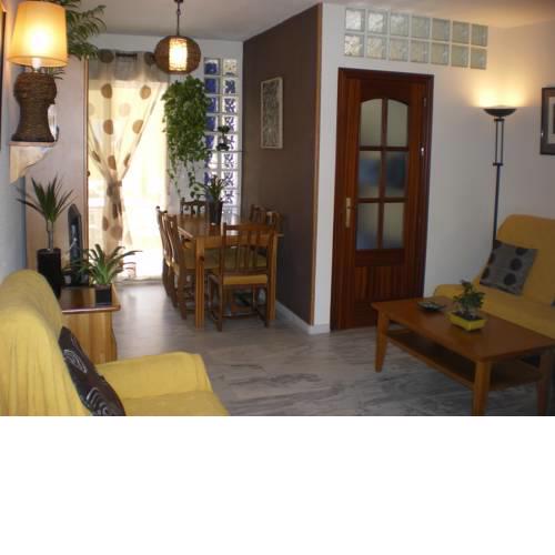 APARTAMENTO NUEVO A 50 M. DE LA PLAYA