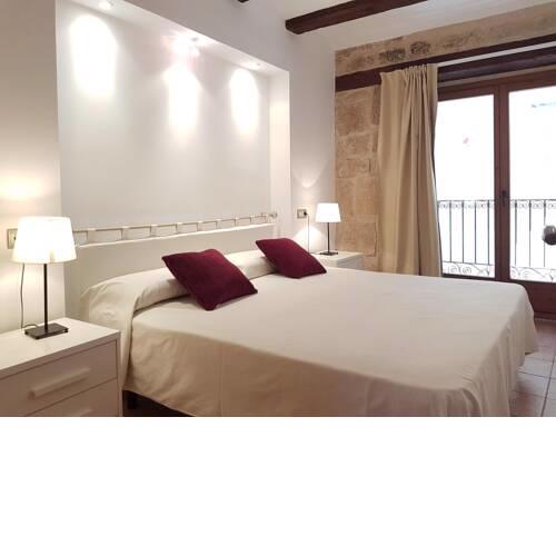 Apartamento nuevo en plaza de Valderrobres con ascensor vistas rio y parking
