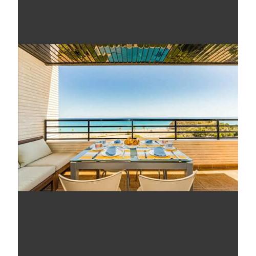 Apartamento Playa Paraiso, en 1ª línea de playa, , 3 dormitorios, soleado, con jardines, piscina, zona deportiva y la playa enfrente andando.