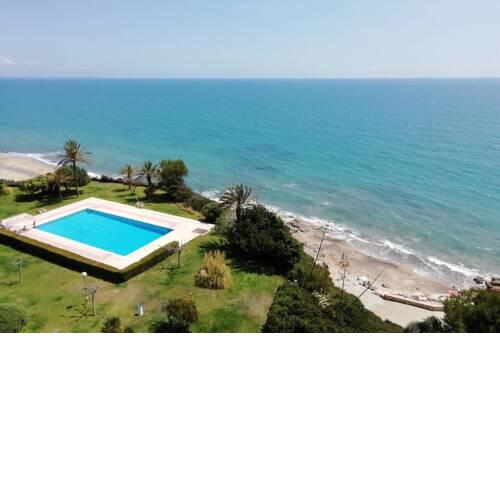 Apartamento primera línea de mar, piscina, wifi