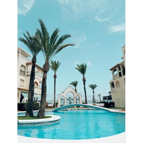Apartamento primera línea playa Muchavista El Campello con piscina