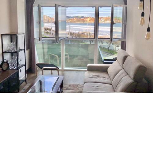 Apartamento recién reformado con vistas y acceso a la playa