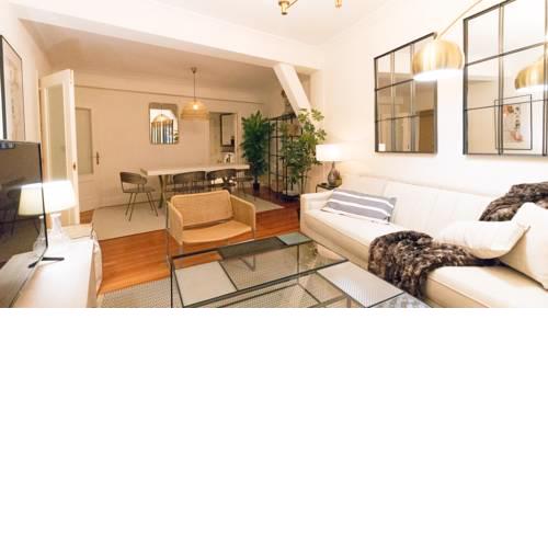 Apartamento reformado en Casco Viejo by S@H!
