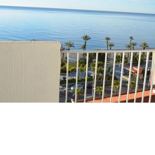 Apartamento reformado en primera linea de playa