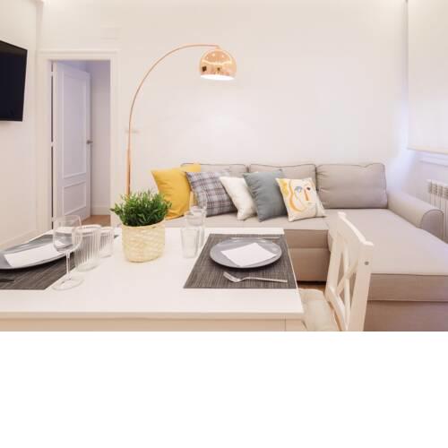 Apartamento renovado con encanto by Urban Hosts