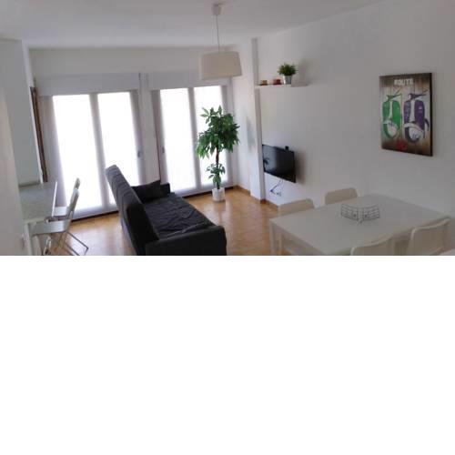 Apartamento renovado, luminoso, a 300m de la playa