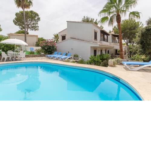 Apartamento Treboll con piscina privada