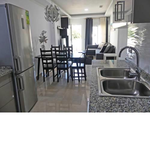 APARTAMENTO VACACIONAL EN PUERTO MARINA- BENALMADENA A 1 MINUTO DE LA PLAYA