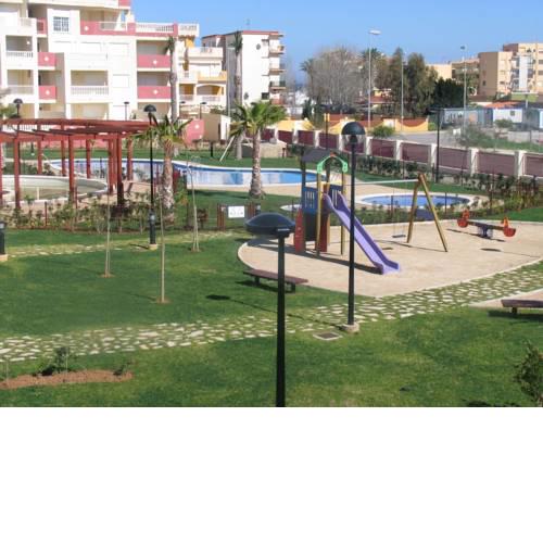 Apartamento vistas a jardín y piscina. wifi gratis