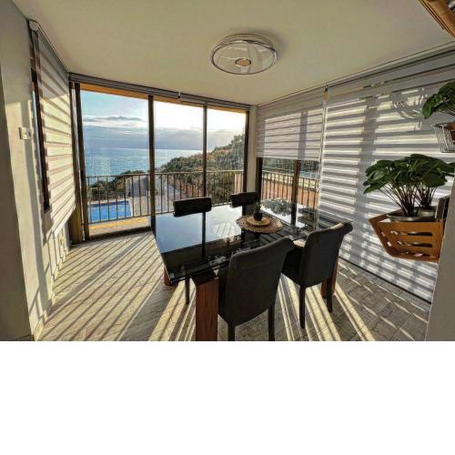 Apartamento vistas al mar con piscina infinita, y a 30 segundos de la playa
