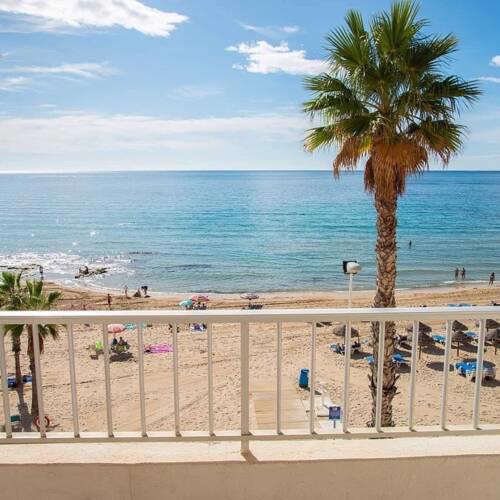 Apartamentos Capri en primera línea