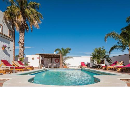 Apartamentos con piscina compartida solo para familias y parejas