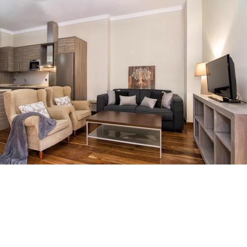 APARTAMENTOS DELUXE PALACIO DE LOS JERÓNIMOS free parking
