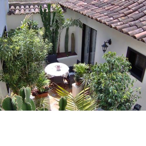 Apartamentos Monasterio de San Antonio - Rustikales Apartment mit kleiner Terrasse im Innenhof