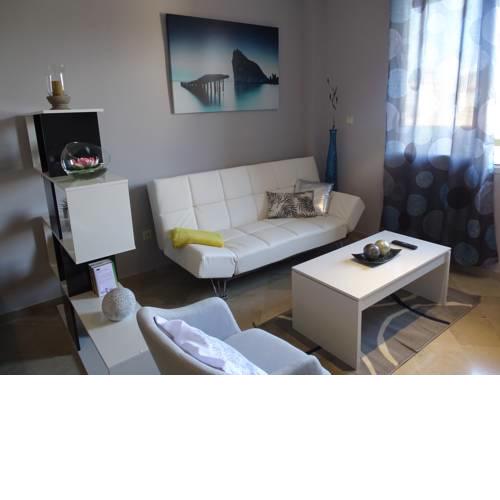 Apartamentos nuevos, parking gratuito y piscina