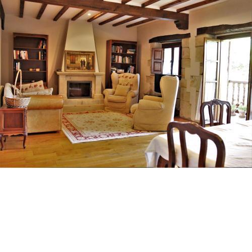 APARTAMENTOS PALACION DE SANTILLANA