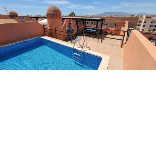 Apartamentos Paraíso, Ático a pie de Playa, piscina privada en solárium, WI-FI