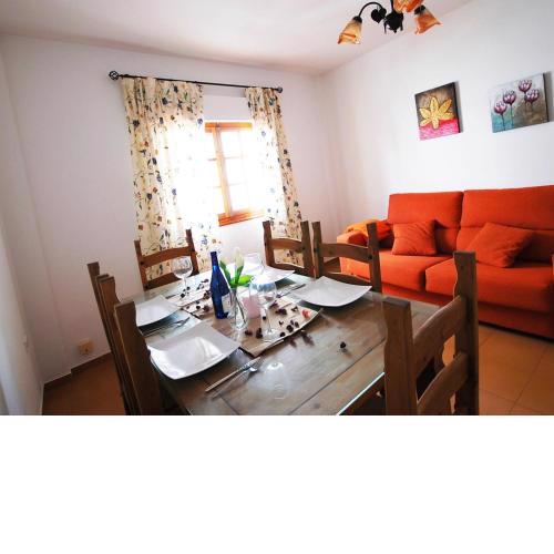 Apartamentos solo para familias y parejas II