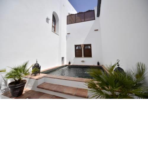 ApartaSuites Alberca Deluxe