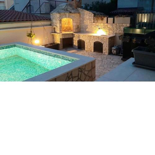 Apartement mit Pool und gemütlicher Grillecke