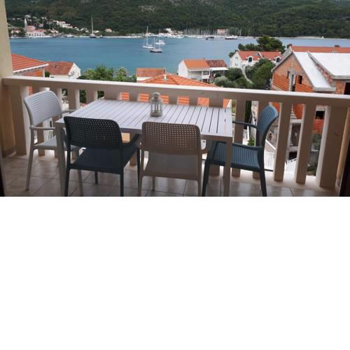 Apartmani Šišević - Comfort Apartment with Balcony and Sea View