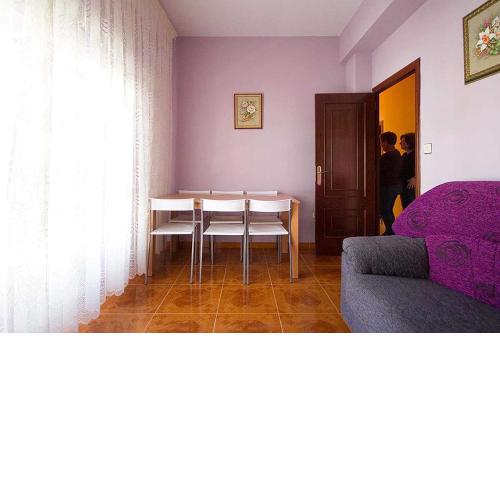 Apartment - 4 Bedrooms - 60295