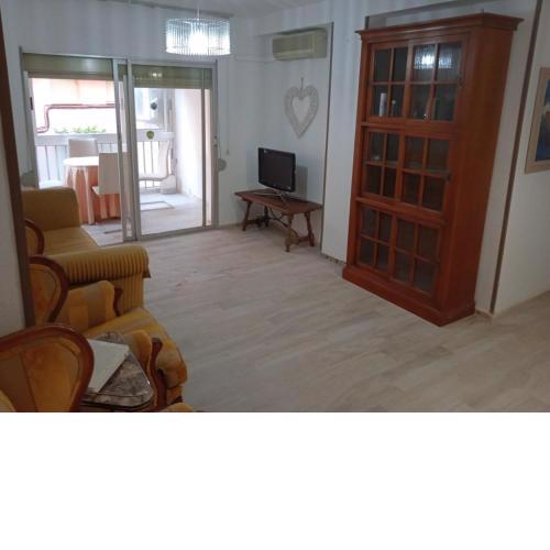 Apartment (300m to the beach)