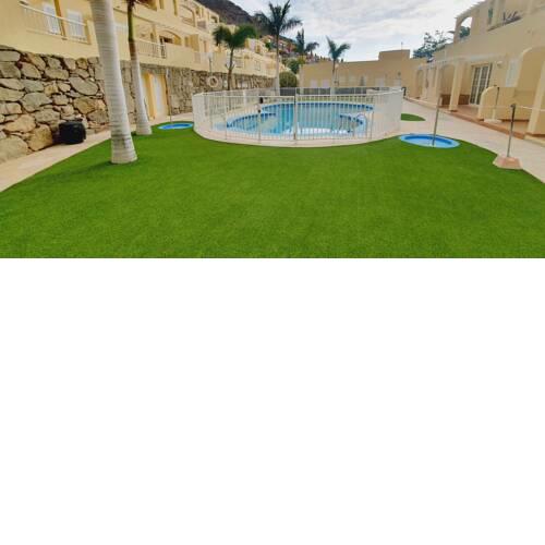 Apartment above the swimming pool with mountain views