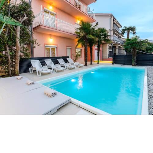 Apartment Abros 2-kat