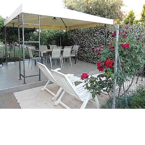Apartment Alisic with Garden