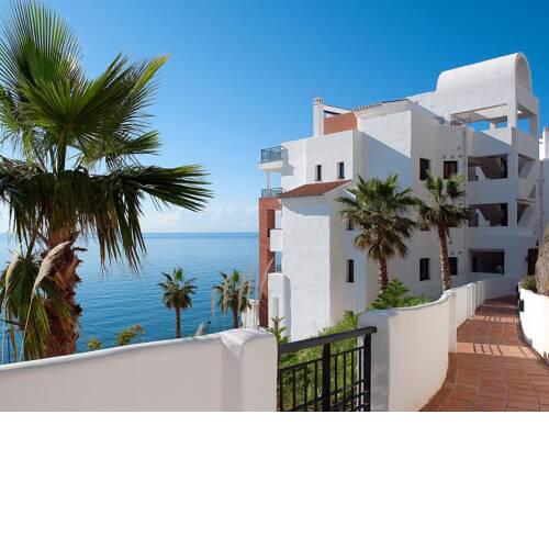Apartment Amazing 3 bedrooms front sea view.
