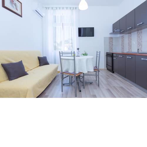 Apartment Ana, 10min from beach, 15min from center